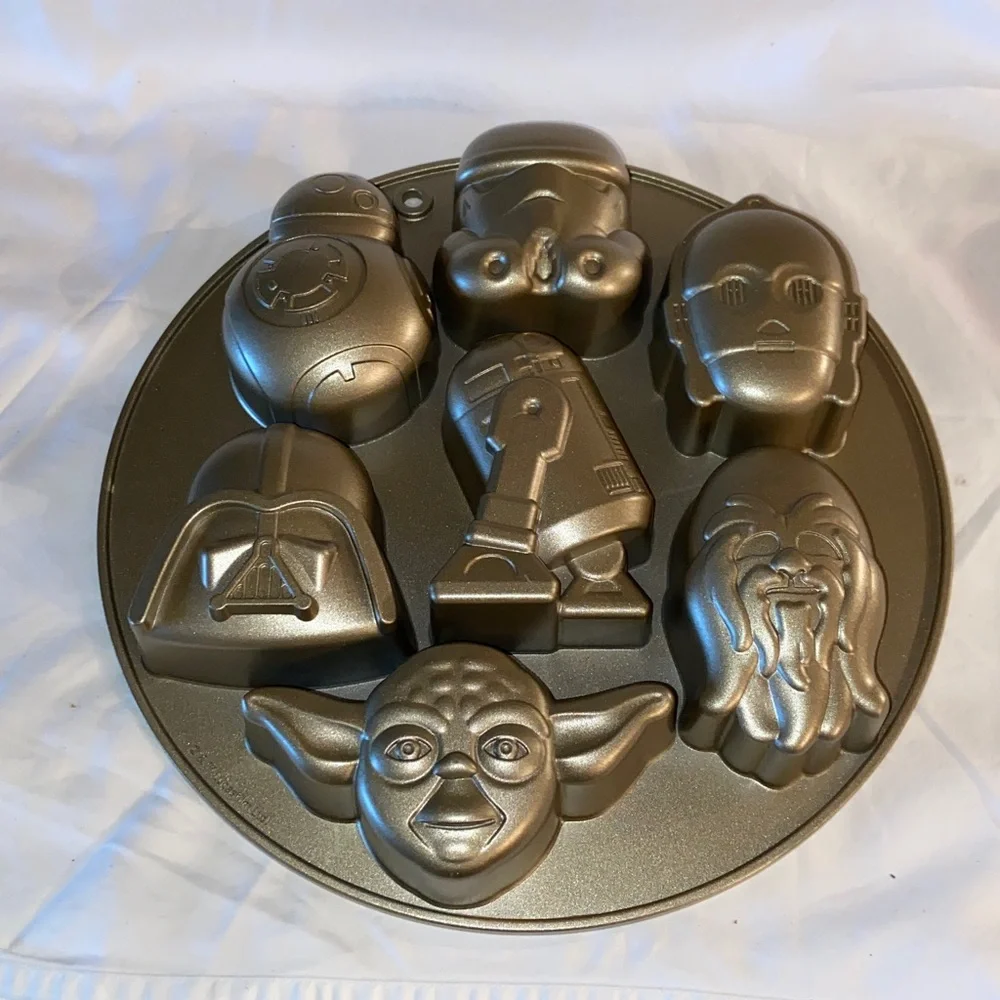 Nwot Williams Sonoma Star Wars Character Cakelet Pan